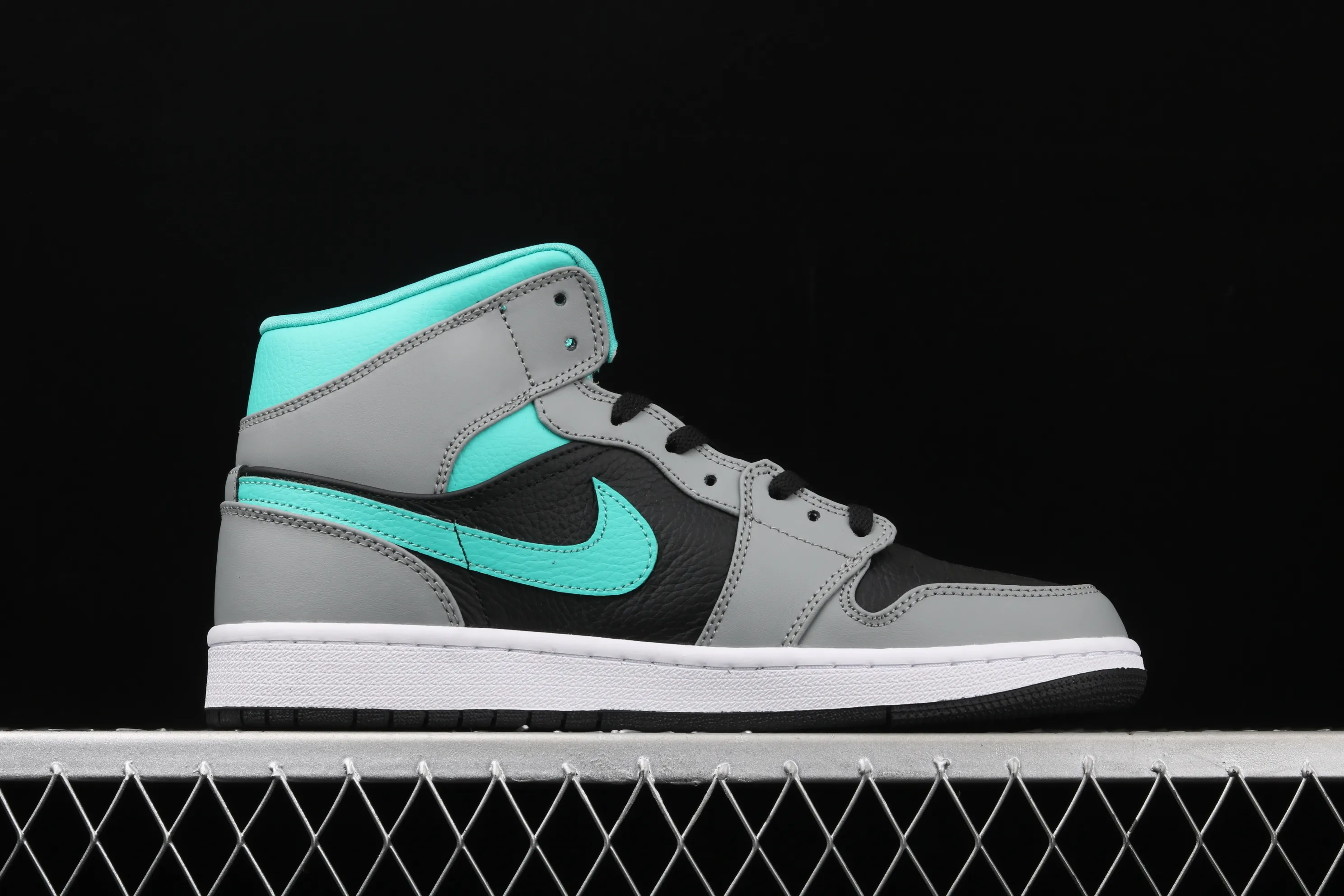 All categories Air Jordan Jordan series basketball shoes Air Jordan 1 Mid Air Jordan 1 Mid AJ1 Joe 1 Zhongbang basketball shoes 554724-063